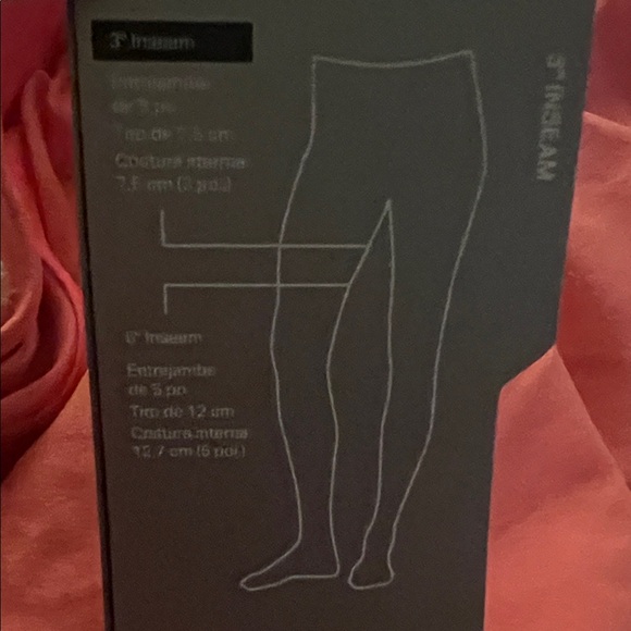 Under Armour Women's Vibrant Pink Athletic Running Shorts Size Medium Loose Fit - Picture 10 of 10